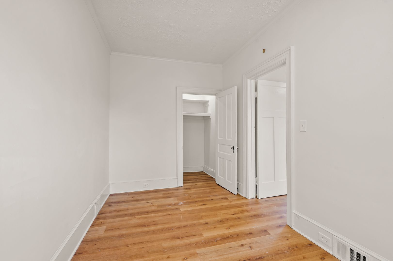 Building Photo - 209 N Spring St