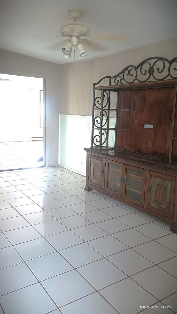 Building Photo - 3 bedrooms near the beach