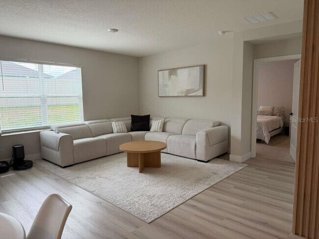 Building Photo - 33412 Country House Dr