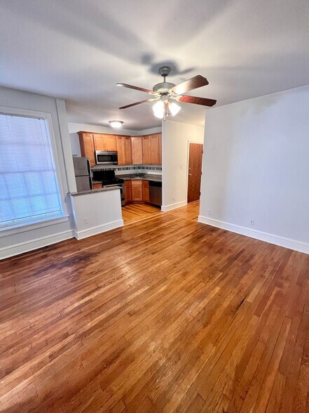 Interior Photo - 1106 West Franklin St