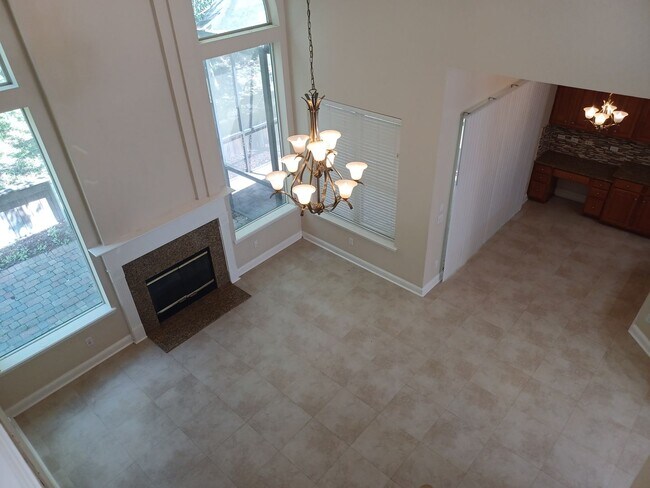 Building Photo - Gorgeous 3 BR 2 BA Lake View Rental