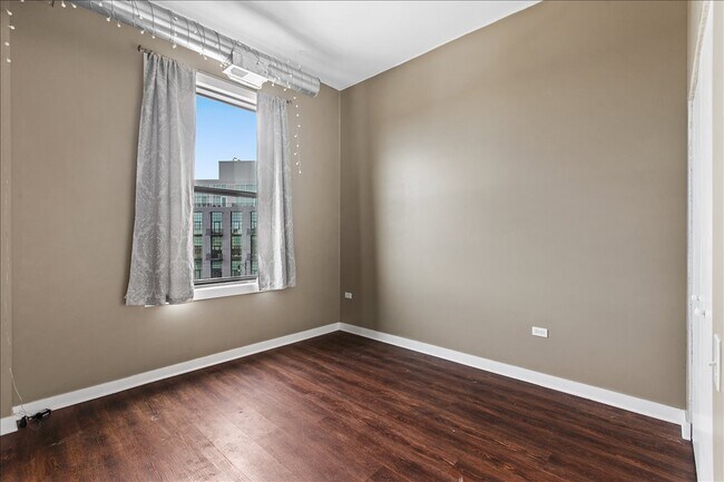 Building Photo - 4015 N Milwaukee Ave