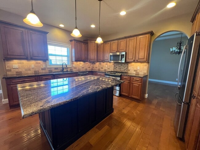 Building Photo - Luxurious 4-Bedroom Home in Fox Creek Subdivision!