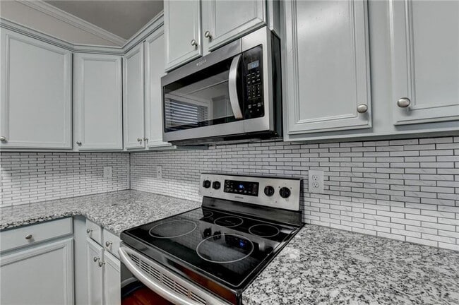 Building Photo - 522 Suwanee Oaks Dr NE