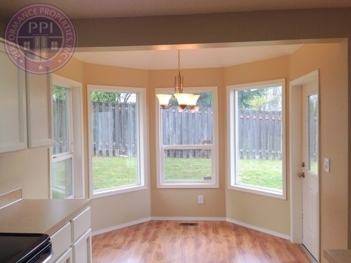 Building Photo - Prime Tigard Location, Summer Lake Neighborhood / Morning Hill, Close To Progress Ridge, Pet Frie...