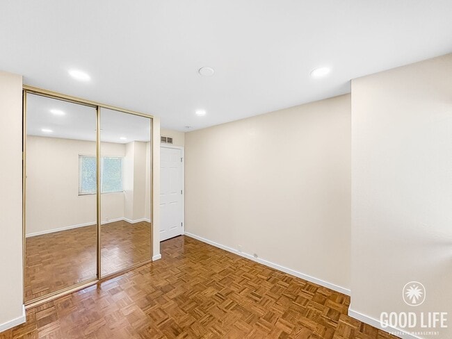 Building Photo - Peaceful and Spacious 3B/3BA condo with La...