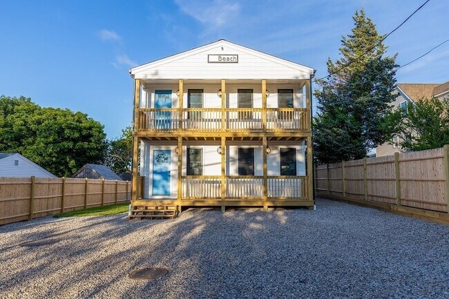 Primary Photo - 18 Beach St