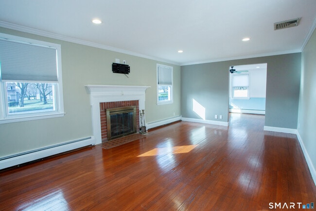 Building Photo - 1 Valley Crest Dr