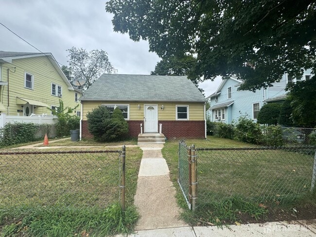 Building Photo - 104 Parkway Ave