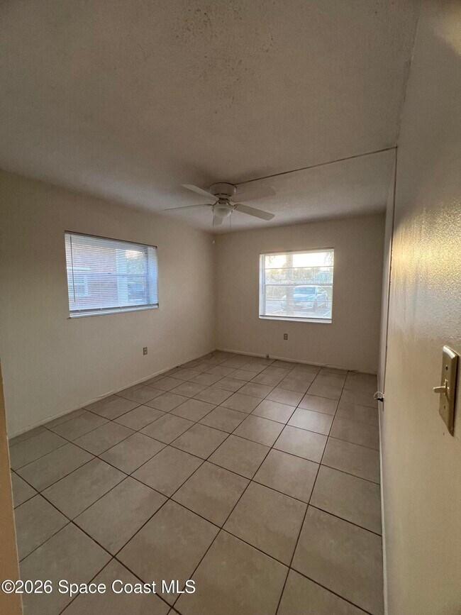 Building Photo - 190 E Olmstead Dr