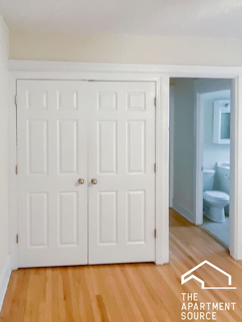 Building Photo - 514 W Cornelia Ave