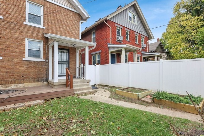 Building Photo - 618-620 Lilley Ave