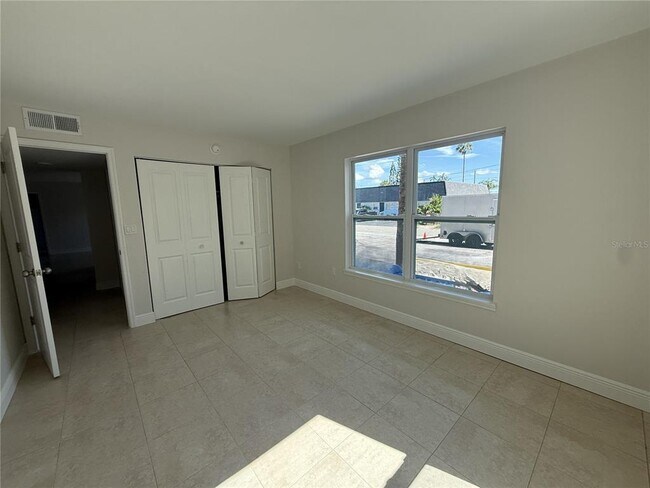 Building Photo - 14120 Palm St