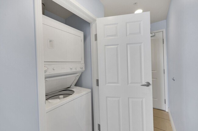 Building Photo - High Rise Studio Condo - Allue Las Vegas