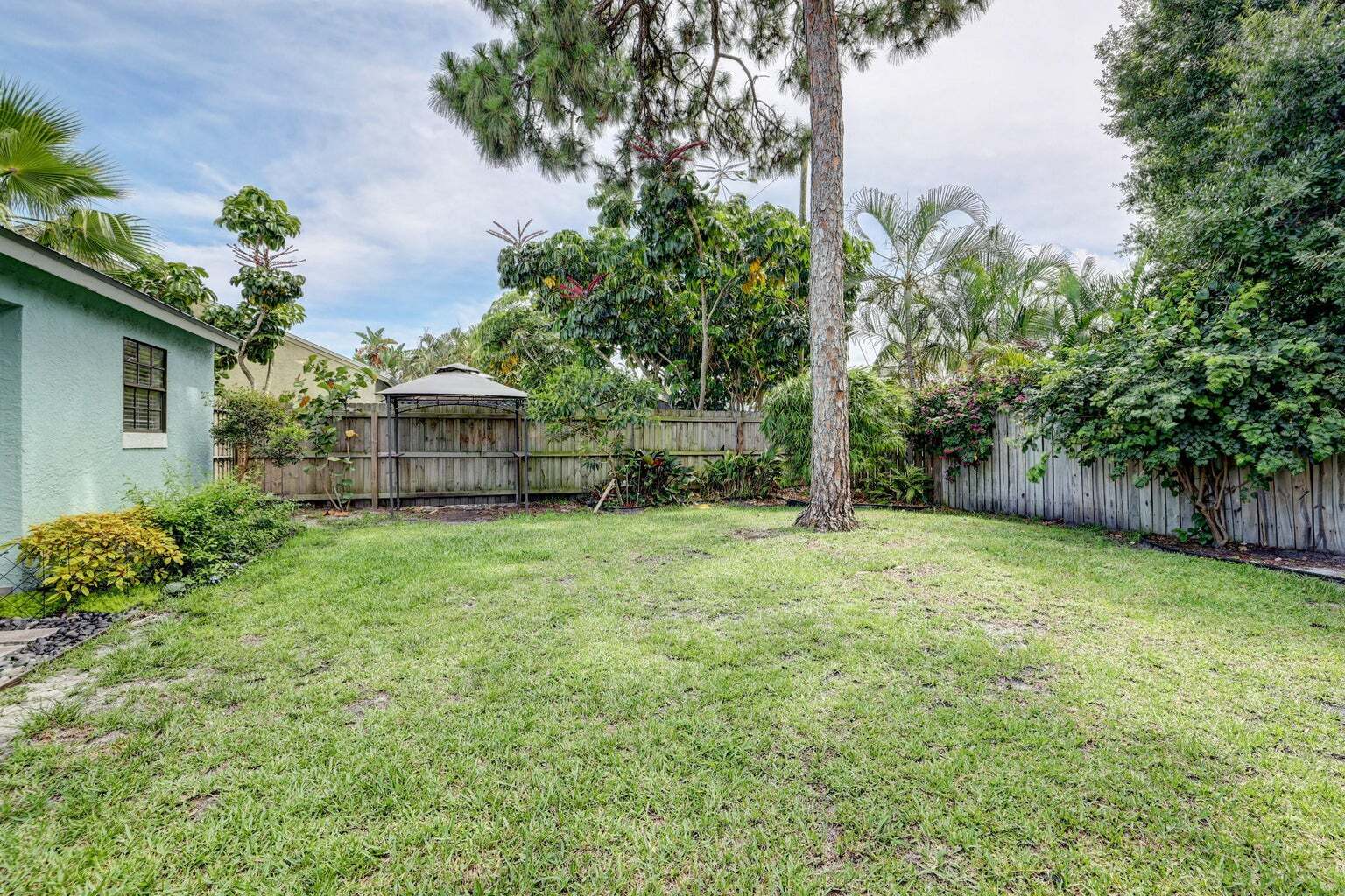 Building Photo - 5770 SE Wilsie Dr