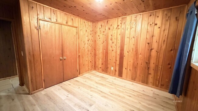 Building Photo - 53510 Country Club Dr