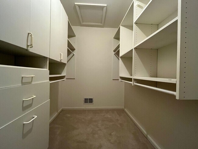 Building Photo - 4891 Turnberry Dr