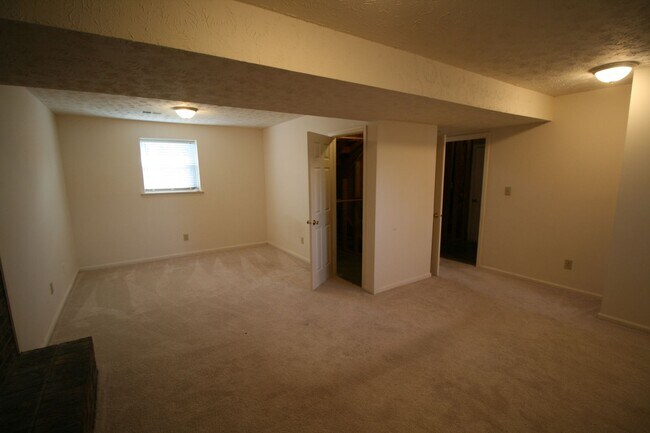 Building Photo - Welcome to East Hills      260218