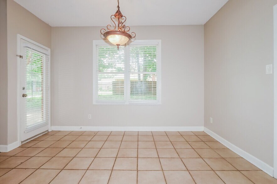 Building Photo - 8895 Linell Cove