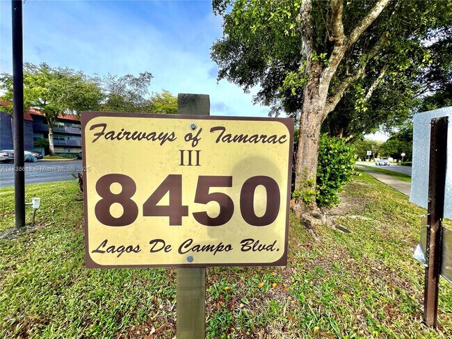 Building Photo - 8450 Lagos De Campo Blvd