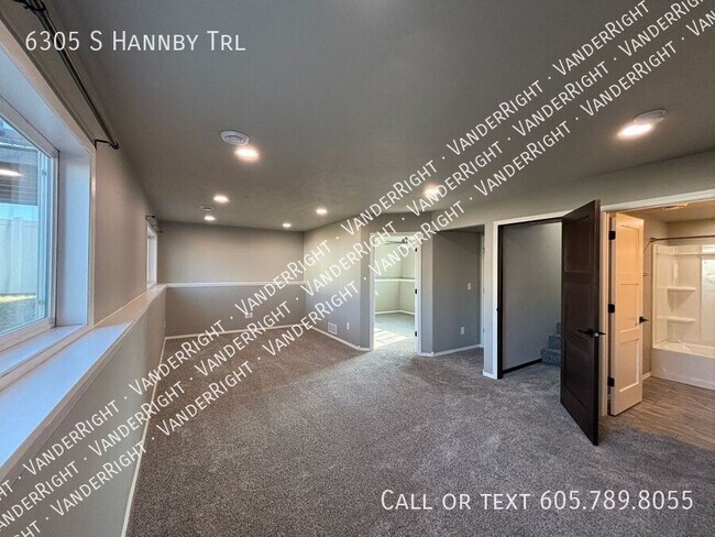 Building Photo - 6305 S Hannby Trl