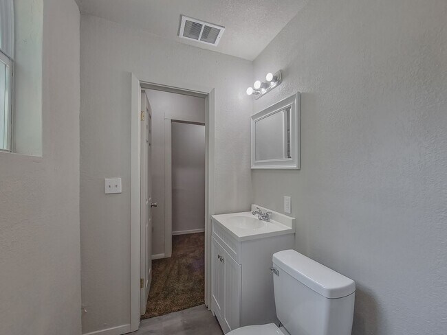 Building Photo - Newly Remodeled FOUR bedroom home in Spenc...