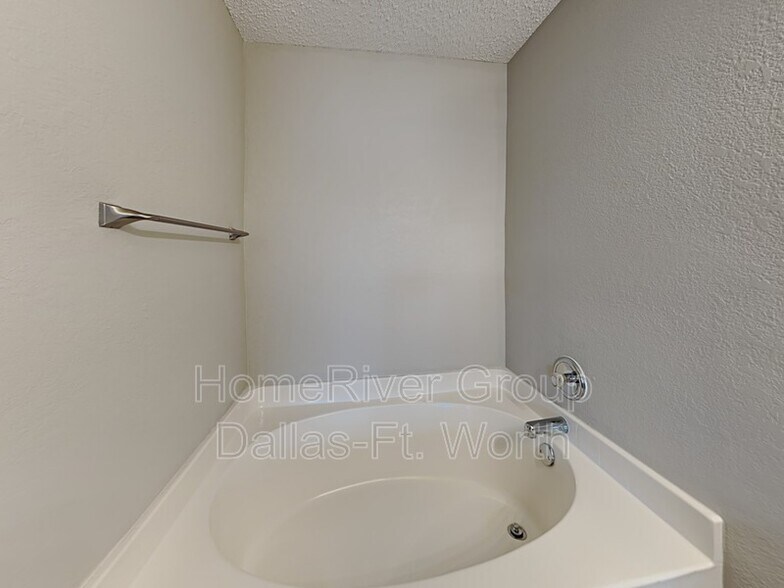 Building Photo - 5324 New Castleton Ln