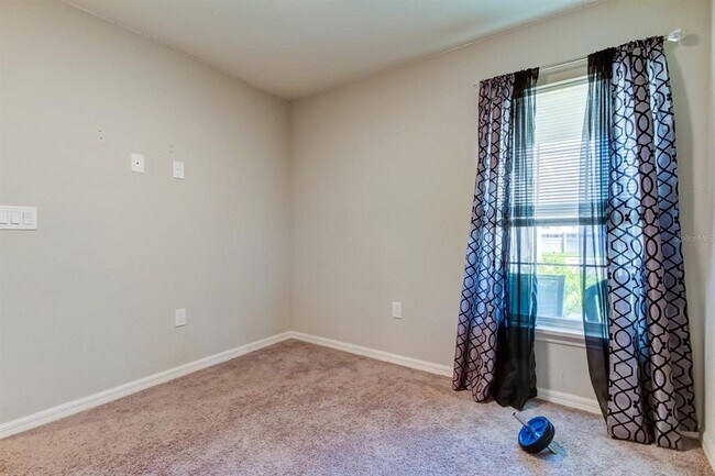 Building Photo - 6738 Hanworth Ln