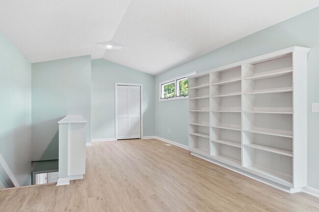 Building Photo - 304 Lord Granville Dr