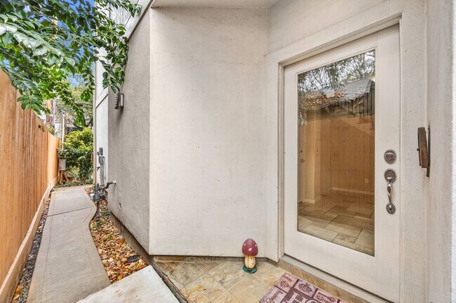 Building Photo - 510 Jackson Hill St