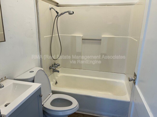 Building Photo - 821 Williams St