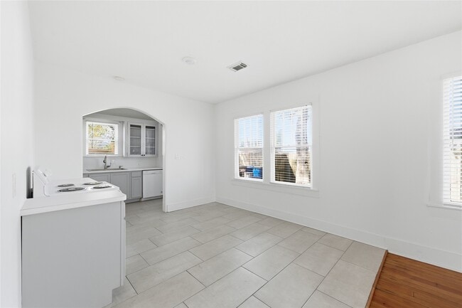 Building Photo - 3808 State Hwy 3