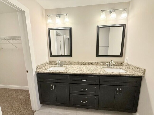 Building Photo - 2016 Salamanca St