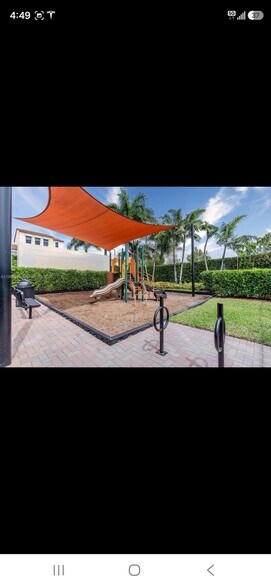 Building Photo - 20914 NW 1st Dr