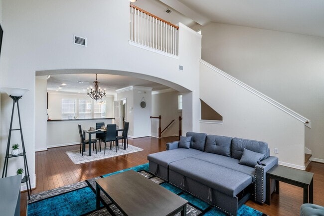 Building Photo - 3210 Clearview Cir