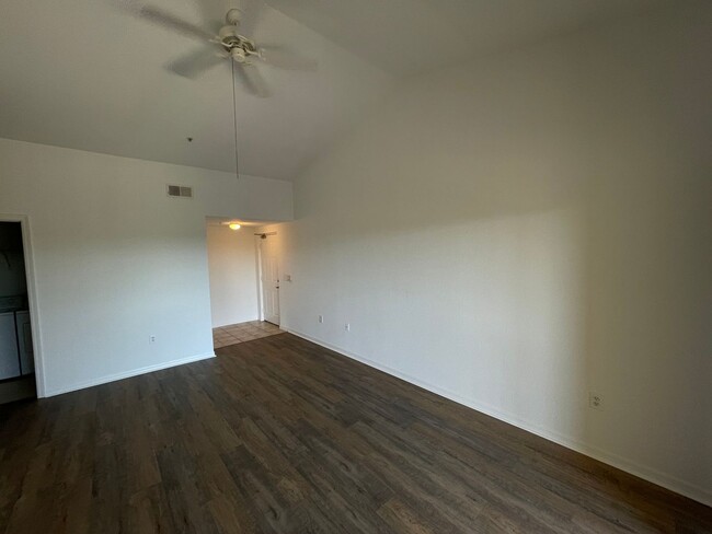 Building Photo - ANNUAL RENTAL - FAIRWAY PRESERVE-2 BED 1 B...