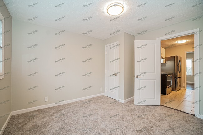 Building Photo - 2592 Grasmere Ave