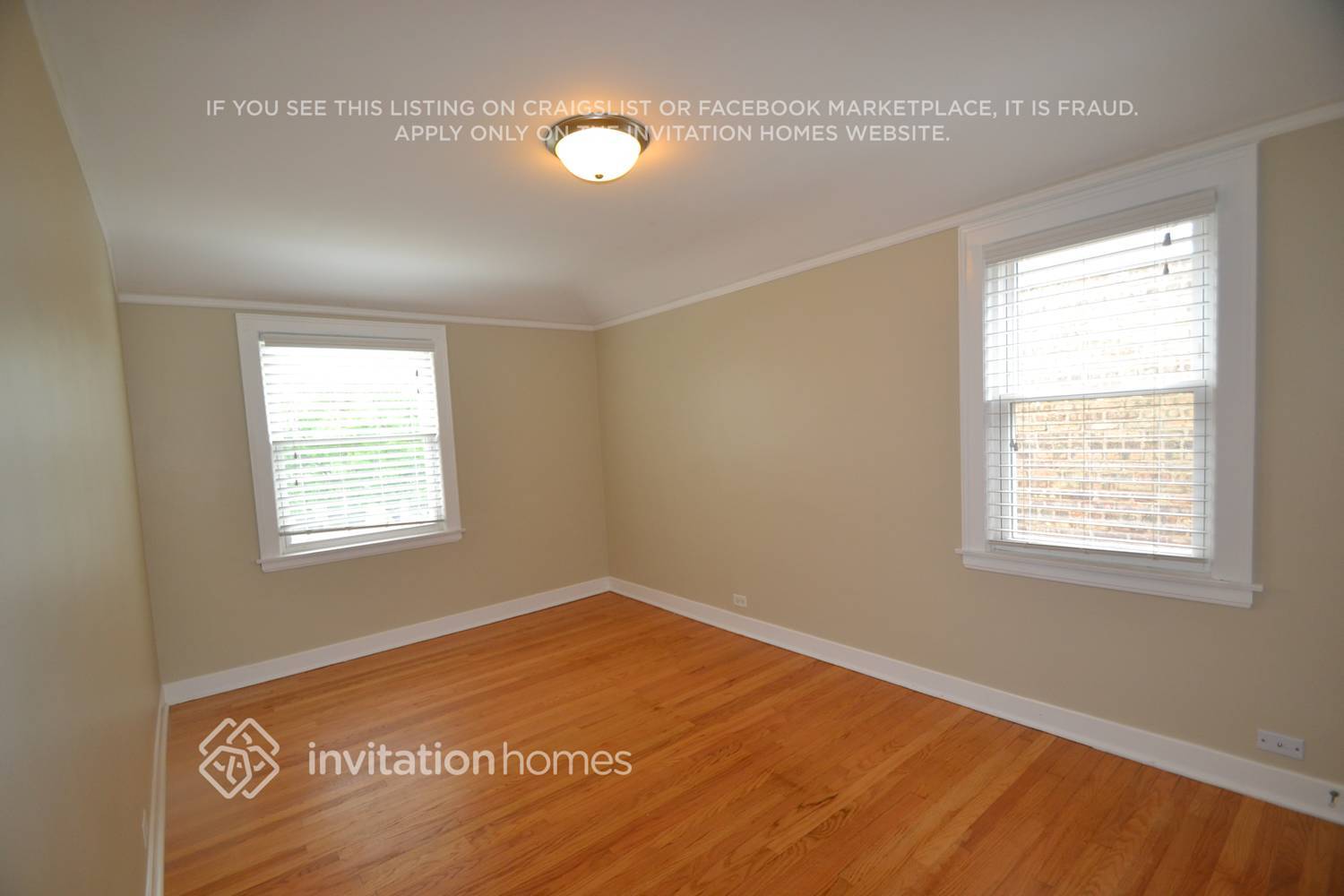 Building Photo - 2904 N McVicker Ave