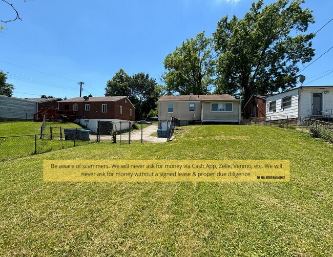 Building Photo - 2035 Park Ln