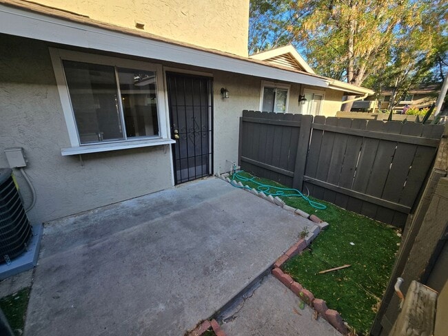 Building Photo - El Cajon Townhome - 2 Br., 1.5 ba. 92019.