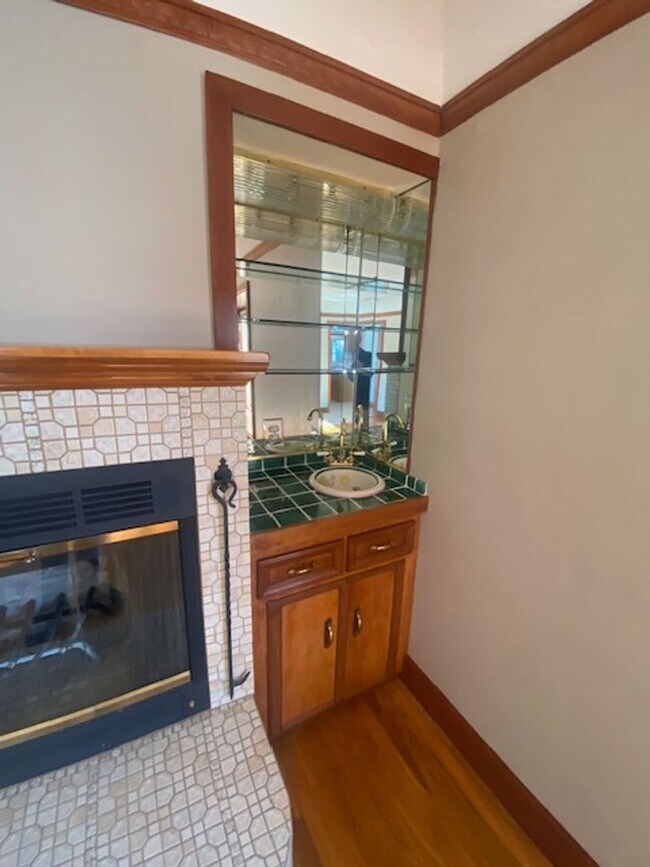 Building Photo - Inviting Pacific Grove Home!