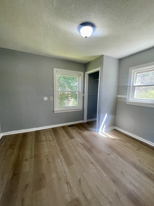 Building Photo - 708 W Henderson Dr