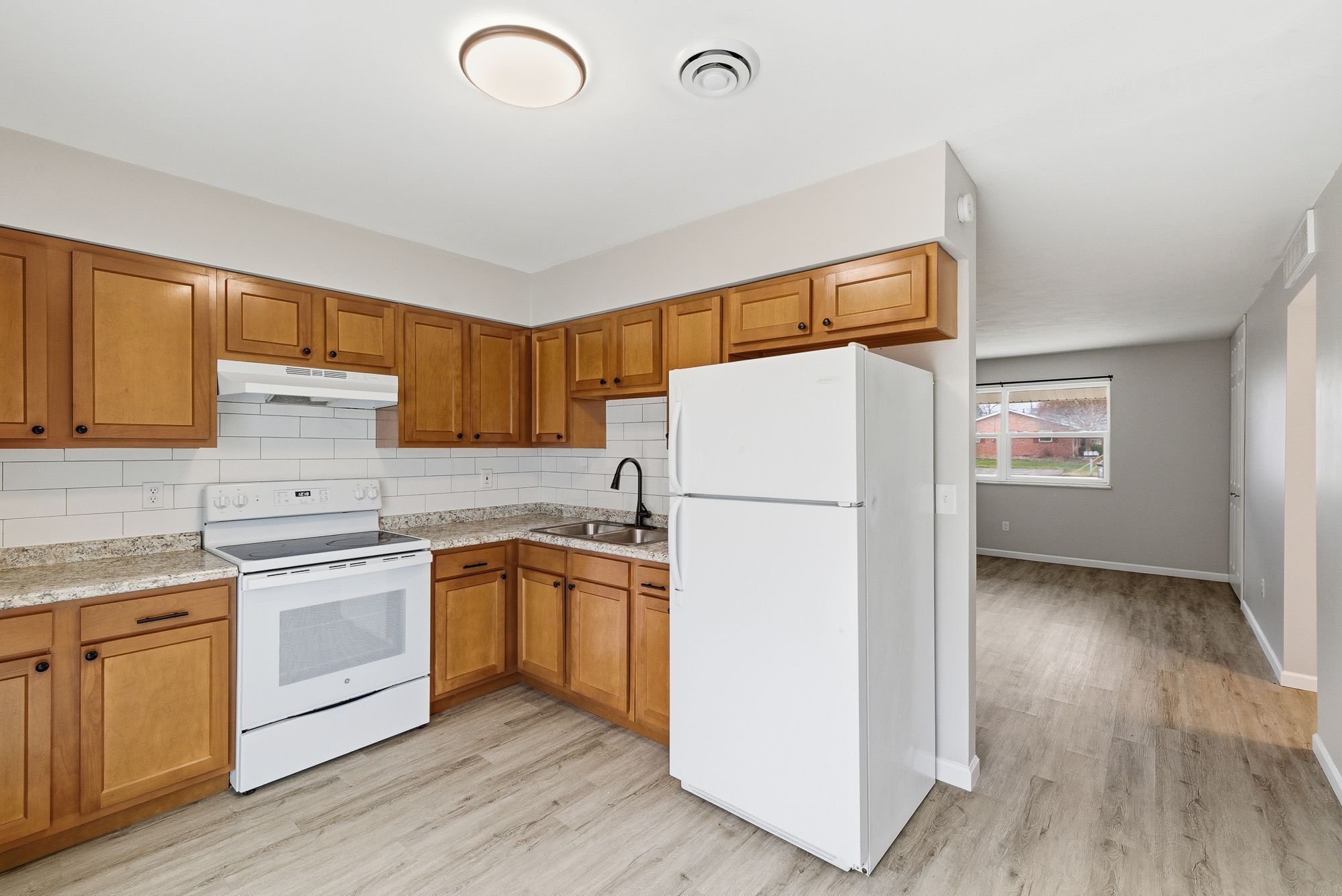 Building Photo - 84 Lasalle St