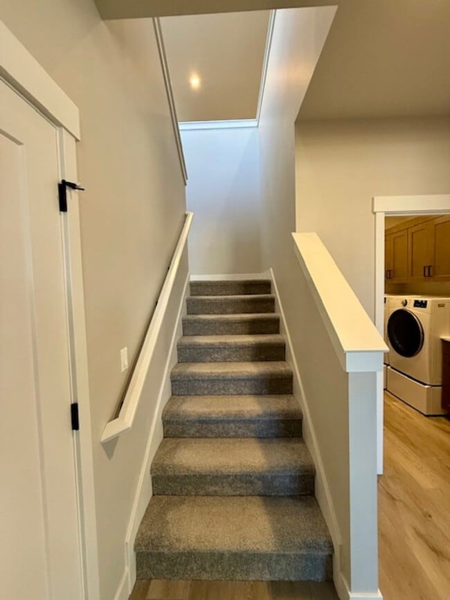 Building Photo - Beautiful Easton 3 Bedroom Home | Primary Suite on Main | Loft + A/C | Community Pools & Amenities