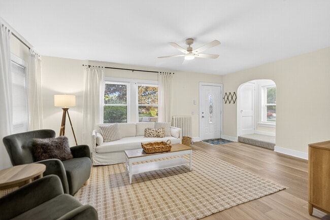 Building Photo - 1389 Mt Pleasant Rd