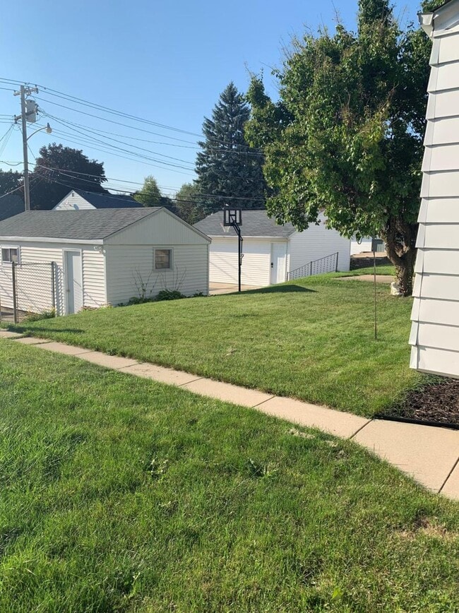 Building Photo - 3733 N 99th St