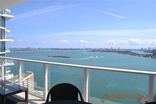 Building Photo - 2020 N Bayshore Dr