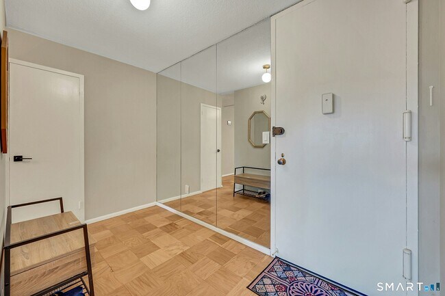 Building Photo - 44 Strawberry Hill Ave