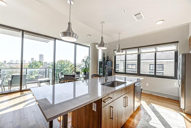 Building Photo - 1414 Wood Hollow Dr
