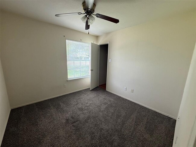 Building Photo - 224 Jim Miller Dr